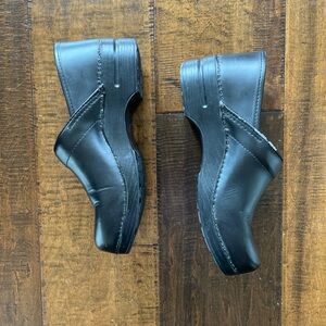 Dansko black leather professional clogs EU 42 US 10
